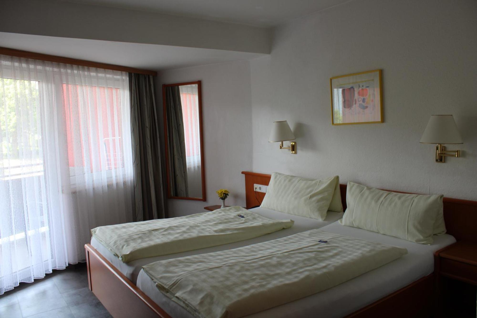 Haus Hildegard Hotel บาดฟึสซิง ภายนอก รูปภาพ