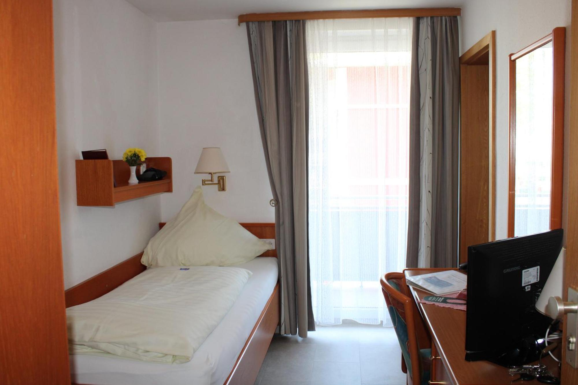 Haus Hildegard Hotel บาดฟึสซิง ภายนอก รูปภาพ